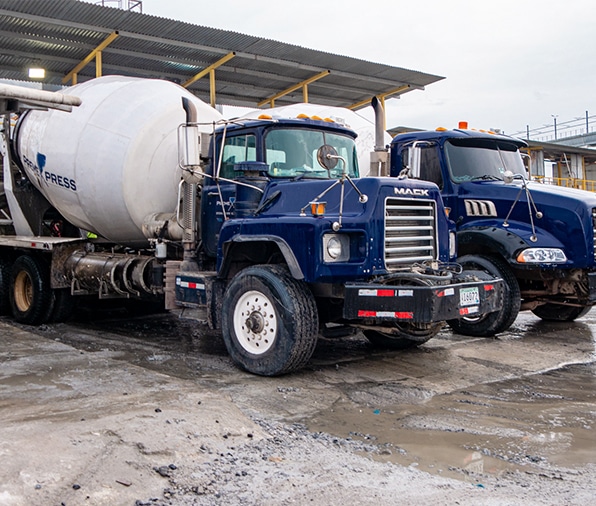 Transporte de concreto premezclado a obra en Panamá